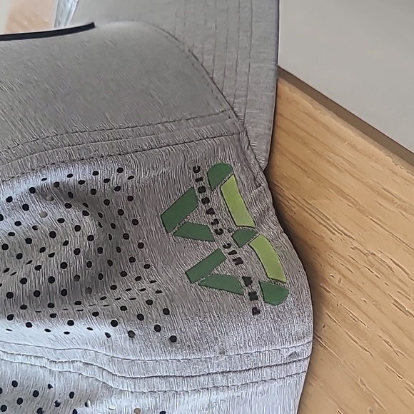 Flexfit Tech 110 Gray Wine Valley Golf Club Cap - Picture 3 of 5